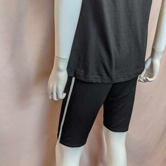 Boohoo Black Tee and Matching Side Stripe Cycling Shorts Set size 8 - Picture 5 of 10
